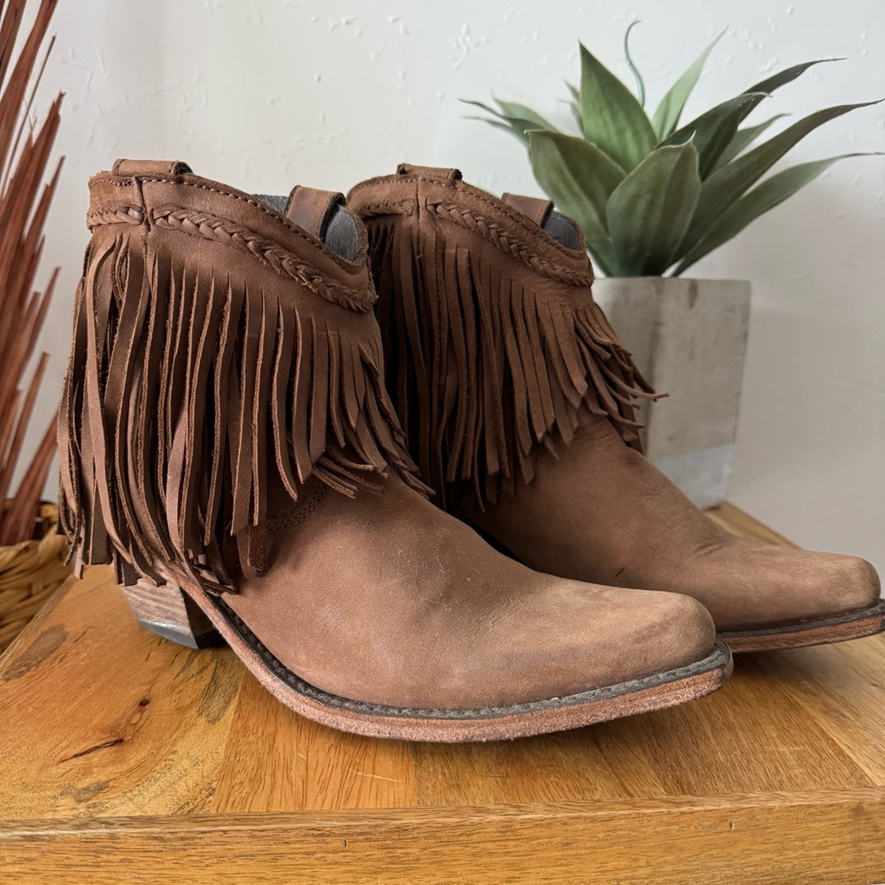 Liberty Black Vegas T Moro Fringe Boot Women’s Size 8.5
